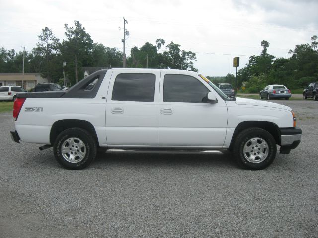 2006 Chevrolet Avalanche C350 4dr Sdn 3.5L Sport RWD Sedan