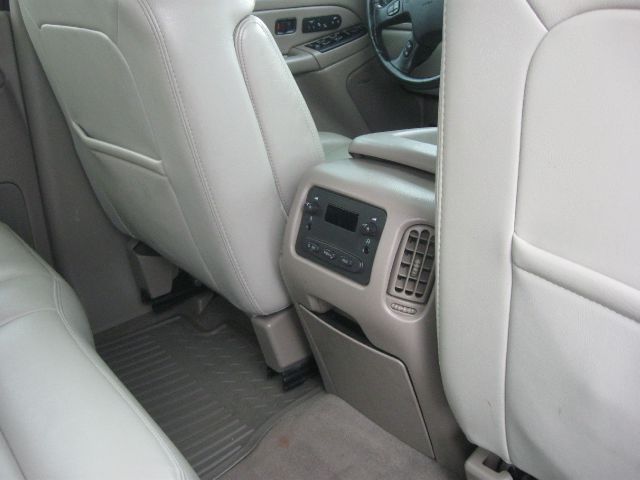 2006 Chevrolet Avalanche C350 4dr Sdn 3.5L Sport RWD Sedan