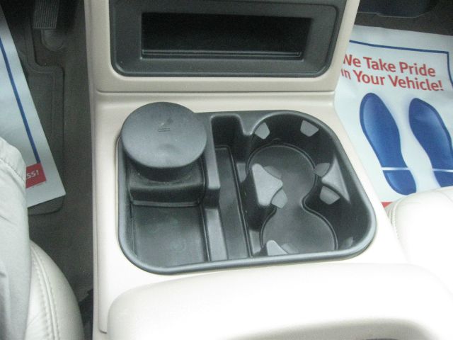 2006 Chevrolet Avalanche C350 4dr Sdn 3.5L Sport RWD Sedan