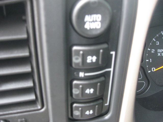 2006 Chevrolet Avalanche C350 4dr Sdn 3.5L Sport RWD Sedan