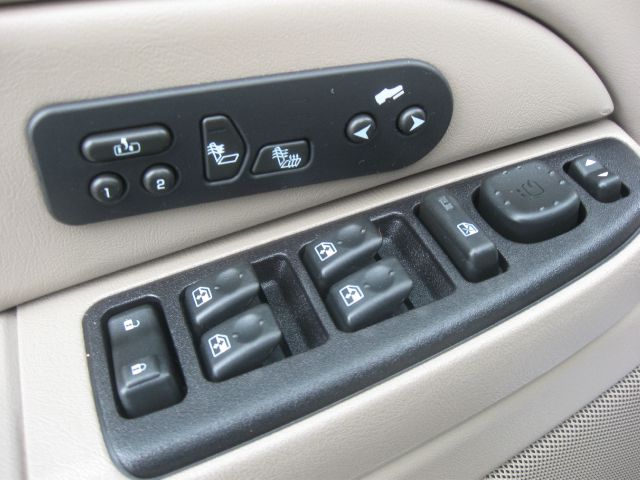 2006 Chevrolet Avalanche C350 4dr Sdn 3.5L Sport RWD Sedan