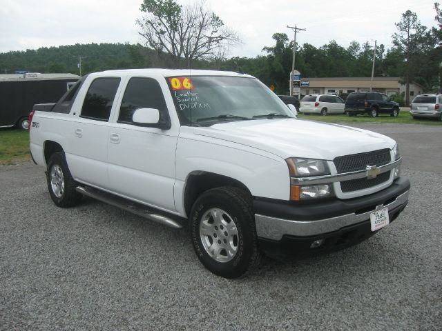 2006 Chevrolet Avalanche C350 4dr Sdn 3.5L Sport RWD Sedan