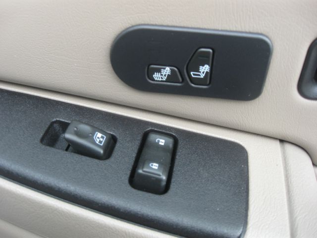 2006 Chevrolet Avalanche C350 4dr Sdn 3.5L Sport RWD Sedan