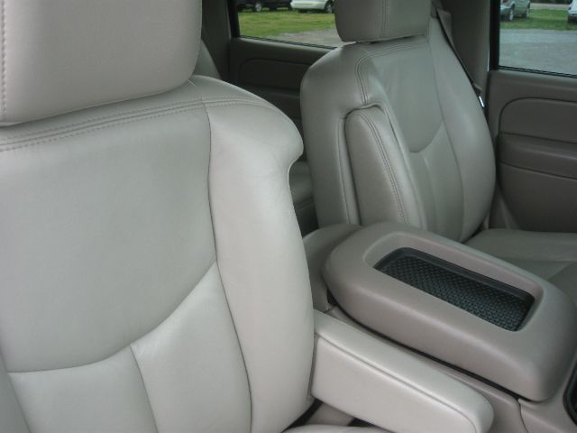 2006 Chevrolet Avalanche C350 4dr Sdn 3.5L Sport RWD Sedan