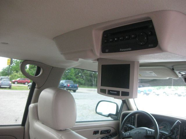 2006 Chevrolet Avalanche C350 4dr Sdn 3.5L Sport RWD Sedan