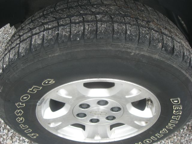 2006 Chevrolet Avalanche C350 4dr Sdn 3.5L Sport RWD Sedan