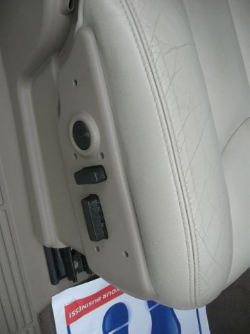 2006 Chevrolet Avalanche C350 4dr Sdn 3.5L Sport RWD Sedan