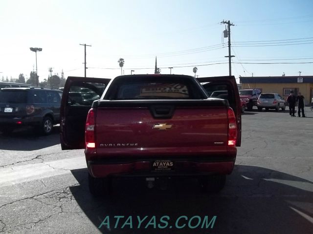2007 Chevrolet Avalanche SXT Wheelchair Accessible Van