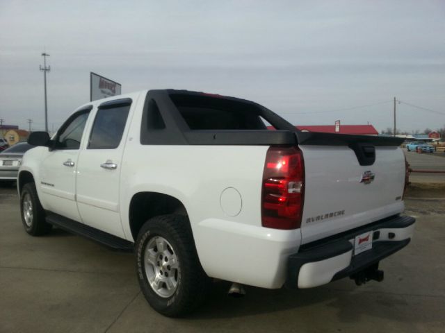 2007 Chevrolet Avalanche SL V6 Looks Great