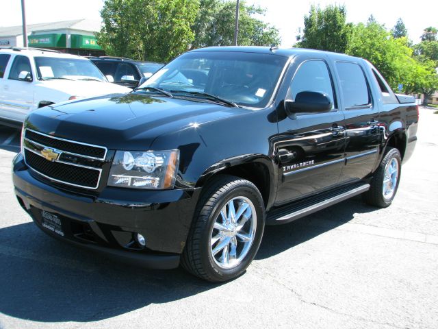 2007 Chevrolet Avalanche 4dr Sdn I4 CVT 2.5