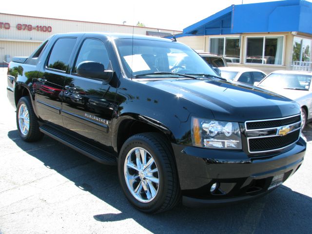 2007 Chevrolet Avalanche 4dr Sdn I4 CVT 2.5