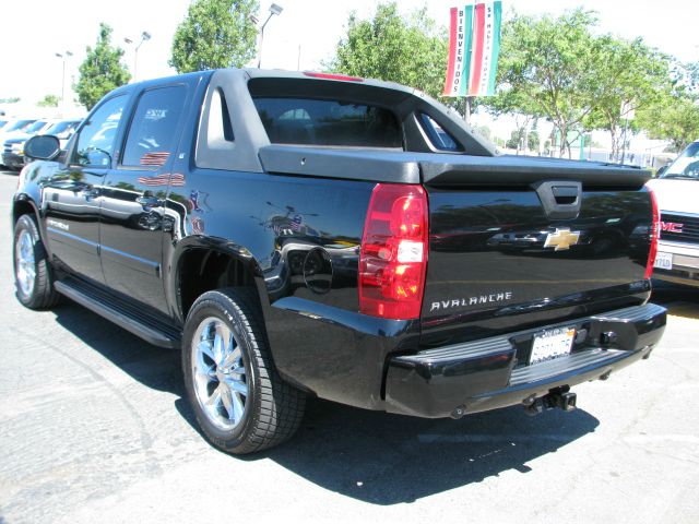 2007 Chevrolet Avalanche 4dr Sdn I4 CVT 2.5