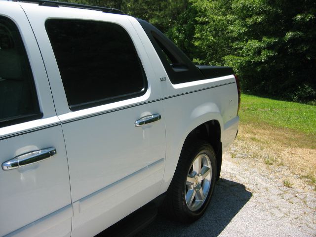 2007 Chevrolet Avalanche LS Flex Fuel 4x4 This Is One Of Our Best Bargains