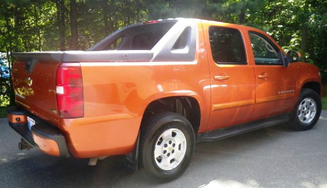 2007 Chevrolet Avalanche 4dr Sdn I4 CVT 2.5