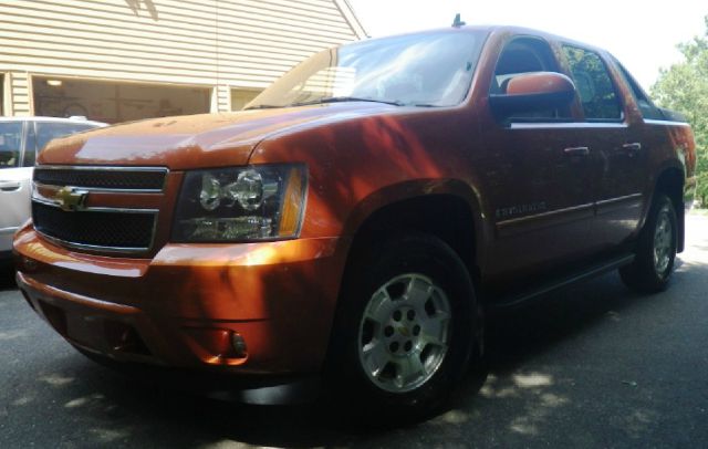 2007 Chevrolet Avalanche 4dr Sdn I4 CVT 2.5
