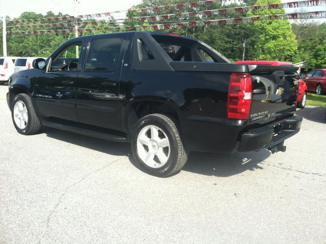 2008 Chevrolet Avalanche 4dr Sdn I4 CVT 2.5