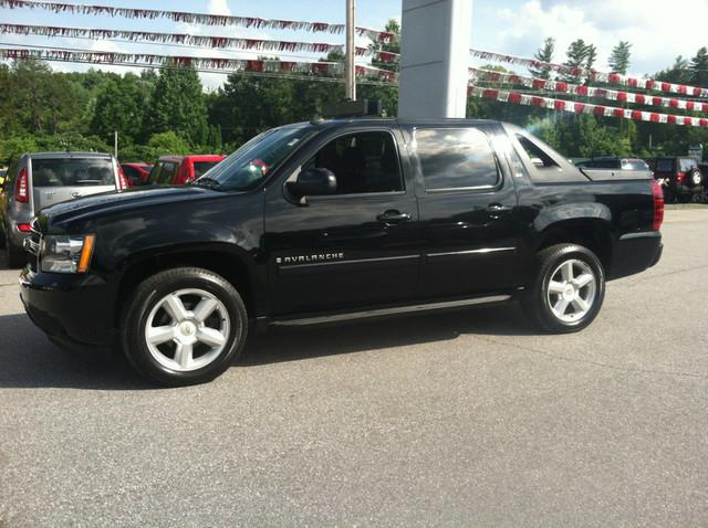 2008 Chevrolet Avalanche 4dr Sdn I4 CVT 2.5