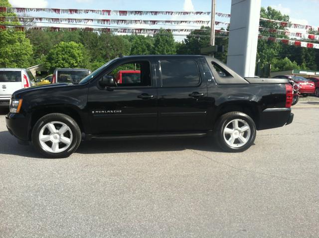 2008 Chevrolet Avalanche 4dr Sdn I4 CVT 2.5