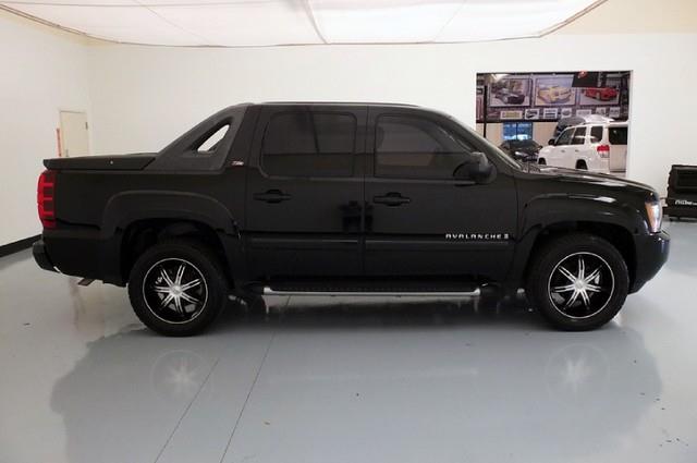 2009 Chevrolet Avalanche ST Truck Short Crew Cab