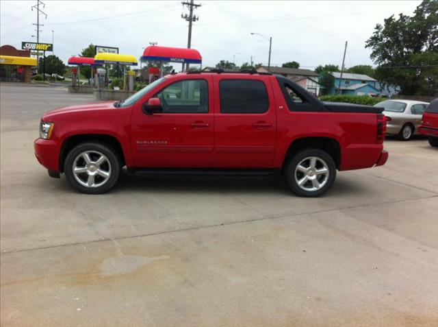 2011 Chevrolet Avalanche 4dr Sdn 3.0L Luxury 4matic AWD
