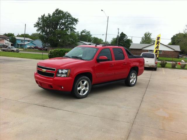 2011 Chevrolet Avalanche 4dr Sdn 3.0L Luxury 4matic AWD