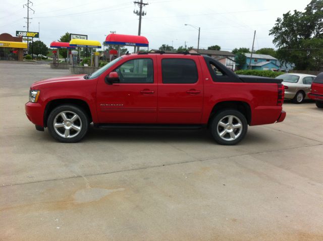 2011 Chevrolet Avalanche 4dr Sdn I4 CVT 2.5