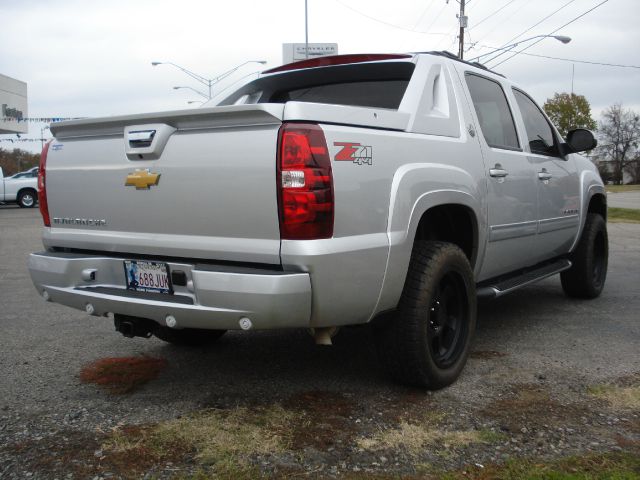 2013 Chevrolet Avalanche 4dr Sdn I4 CVT 2.5