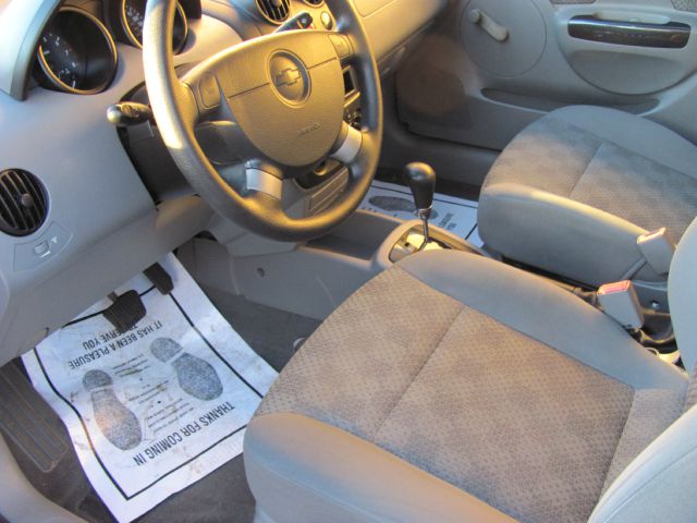 2004 Chevrolet Aveo Base