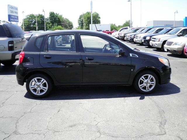 2009 Chevrolet Aveo5 4dr Sdn 3.0L Luxury 4matic AWD