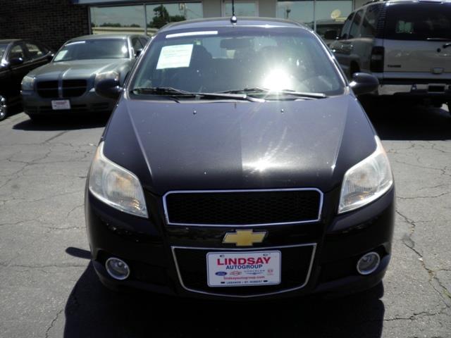 2009 Chevrolet Aveo5 4dr Sdn 3.0L Luxury 4matic AWD