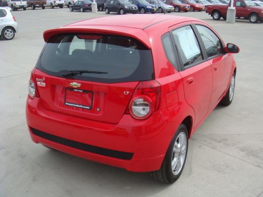 2011 Chevrolet Aveo5 4dr Sdn I4 CVT 2.5