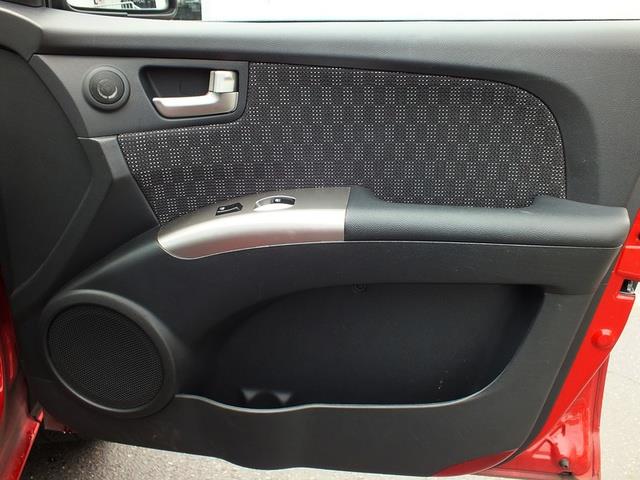 2011 Chevrolet Aveo5 4dr Sdn 3.0L Luxury 4matic AWD