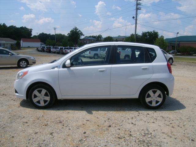2011 Chevrolet Aveo5 4dr Sdn I4 CVT 2.5