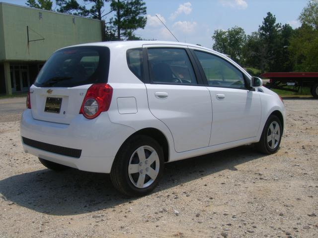 2011 Chevrolet Aveo5 4dr Sdn I4 CVT 2.5