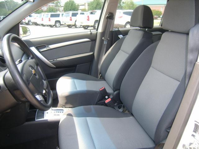 2011 Chevrolet Aveo5 4dr Sdn I4 CVT 2.5