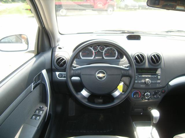 2011 Chevrolet Aveo5 4dr Sdn I4 CVT 2.5