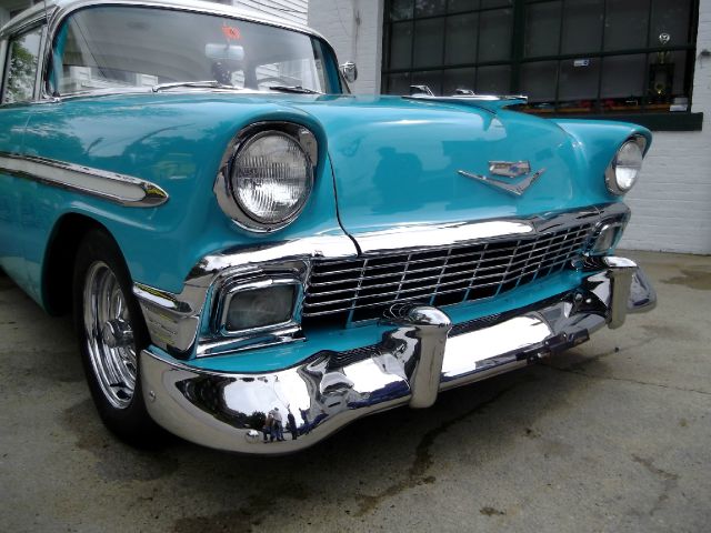1956 Chevrolet Bel Air EX-L 2WD W/leather