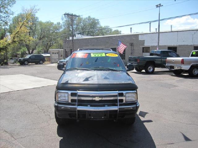 1995 Chevrolet Blazer 2003 Nissan GXE