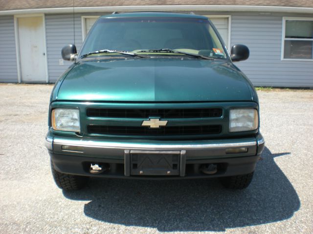 1997 Chevrolet Blazer 4dr Sdn I4 CVT 2.5