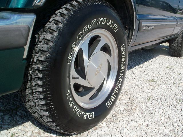 1998 Chevrolet Blazer 4dr Sdn 3.0L Luxury 4matic AWD