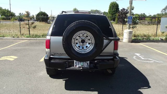 2000 Chevrolet Blazer Laramie Heavy DUTY Dually