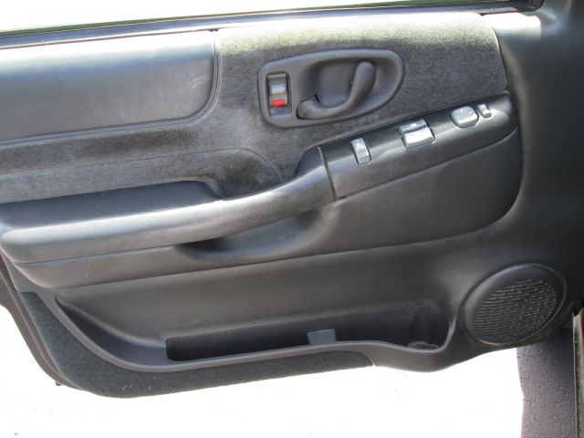 2000 Chevrolet Blazer 2WD QUAD CAB 140.5 ST