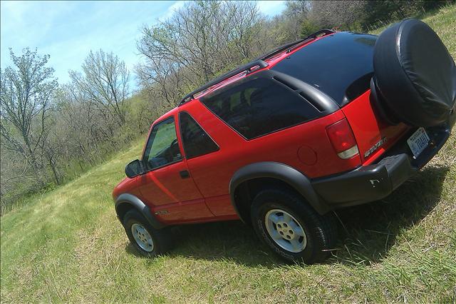 2000 Chevrolet Blazer 4dr Sdn SL Auto Sedan