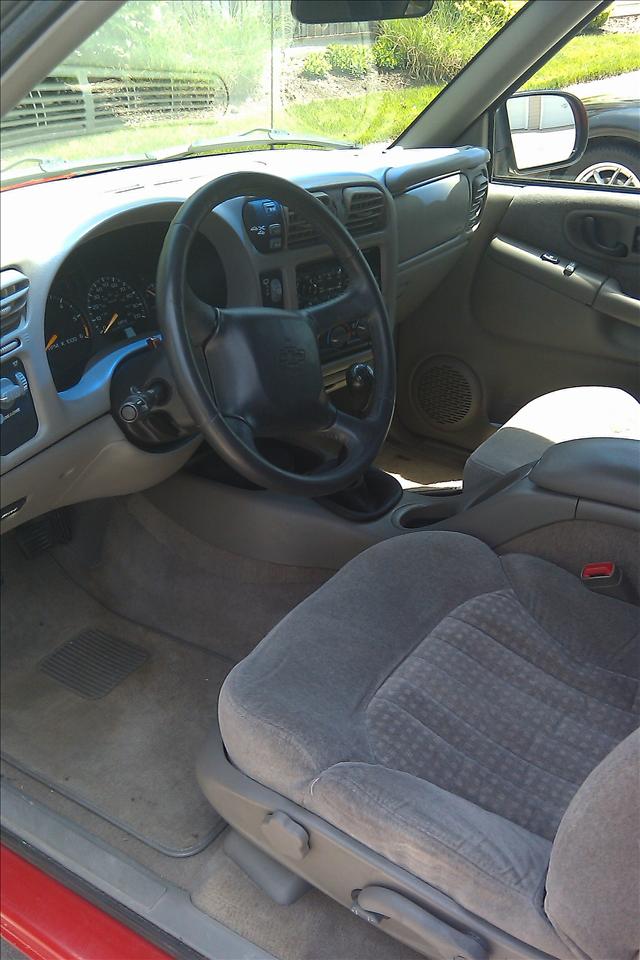 2000 Chevrolet Blazer 4dr Sdn SL Auto Sedan