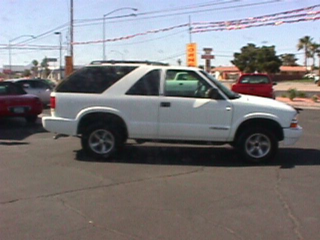 2000 Chevrolet Blazer 2WD QUAD CAB 140.5 ST