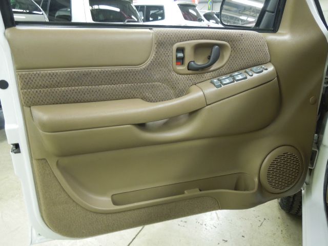 2001 Chevrolet Blazer Luxury 4WD W/ RES