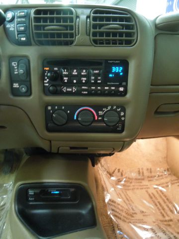 2001 Chevrolet Blazer Luxury 4WD W/ RES