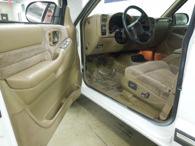 2001 Chevrolet Blazer Luxury 4WD W/ RES