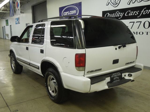 2001 Chevrolet Blazer Luxury 4WD W/ RES