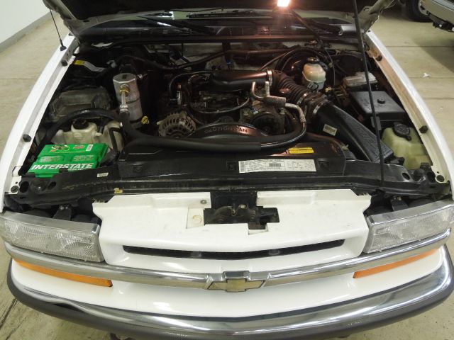 2001 Chevrolet Blazer Luxury 4WD W/ RES